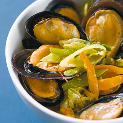 Oysters with GOLDEW® Peppers