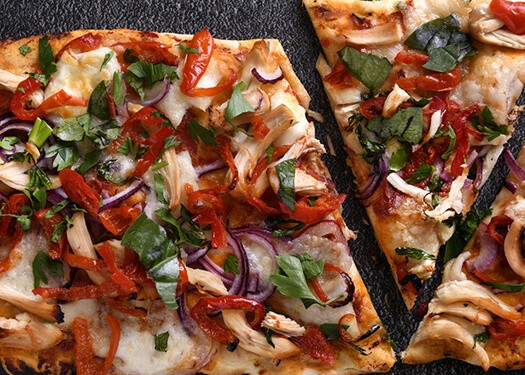 Rustic Chicken with Mozzarella and Red Onion Pizza