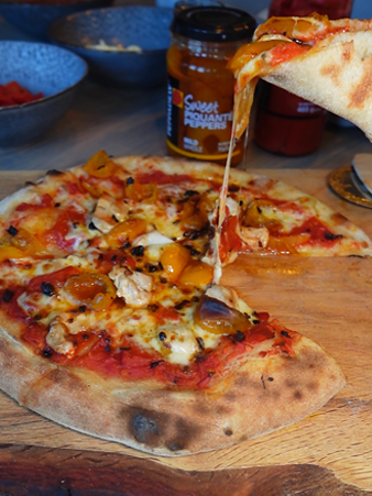 Spicy Chicken & Yellow Piquanté Pepper Pizza