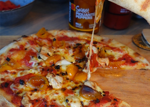 Spicy Chicken & Yellow Piquanté Pepper Pizza