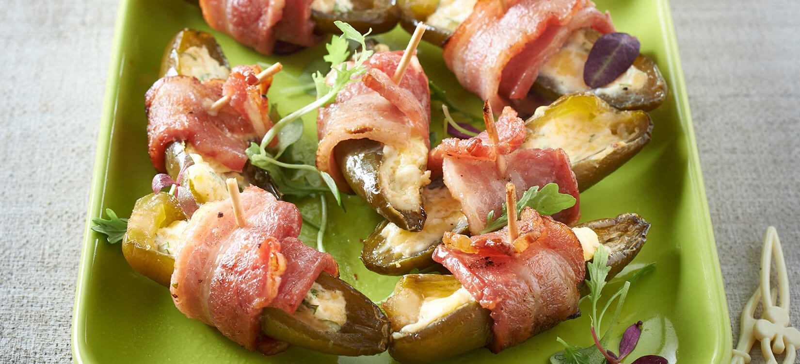 Stuffed Jalapeños Wrapped in Bacon Stuffed Jalapeños Wrapped in Bacon